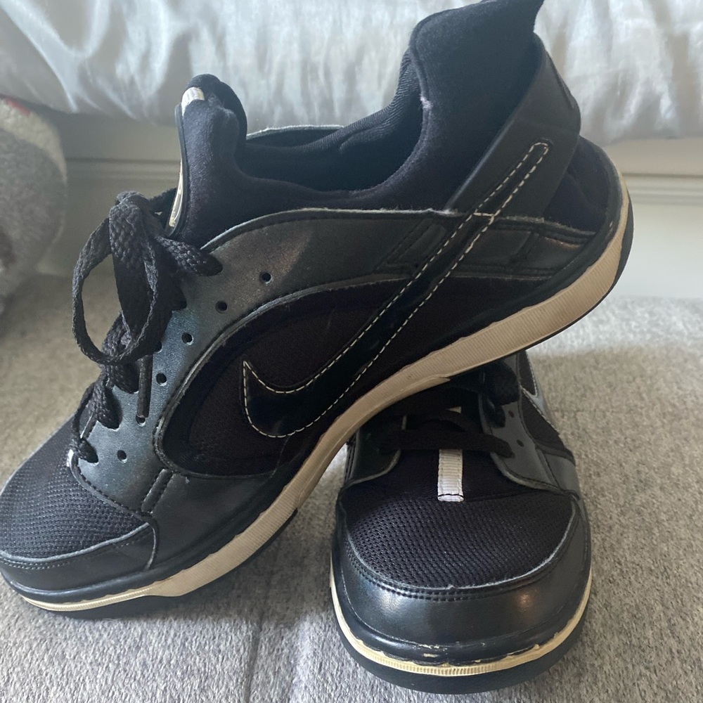 Black & White Nike Sneakers